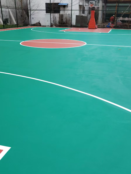 自流井 球场长期使用易出现地面开裂